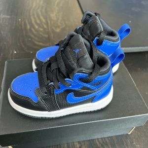 Jordan 1 Mid Royal Size 5C new in box